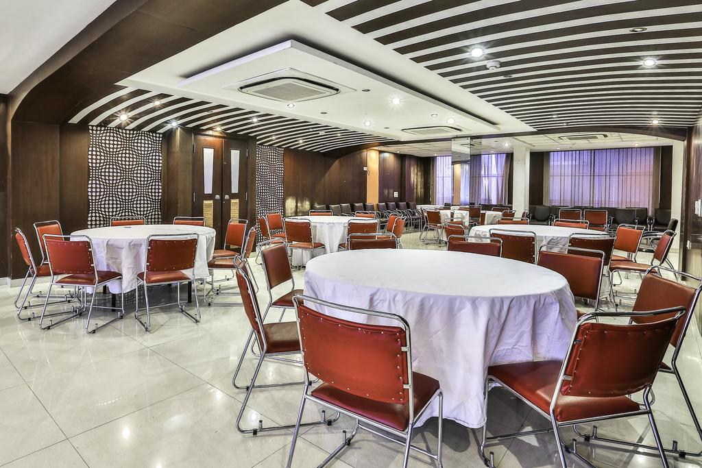 Airport Hotel Grand By Fantasia Нью-Дели Экстерьер фото